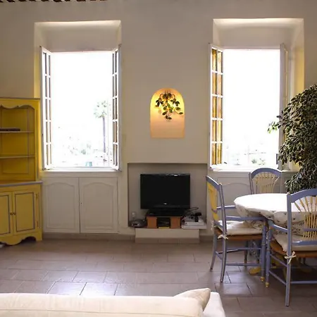 Apartament Very Charming On Port In A Short Walk To Palais With Aircon And Internet 411