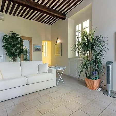 Very Charming On Port In A Short Walk To Palais With Aircon And Internet 411 Apartman *