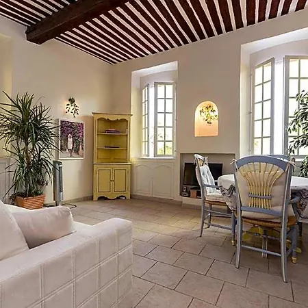 Very Charming On Port In A Short Walk To Palais With Aircon And Internet 411