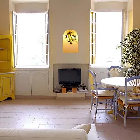 Apartman Very Charming On Port In A Short Walk To Palais With Aircon And Internet 411