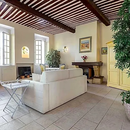 Very Charming On Port In A Short Walk To Palais With Aircon And Internet 411