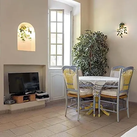 Very Charming On Port In A Short Walk To Palais With Aircon And Internet 411 Apartman Cannes