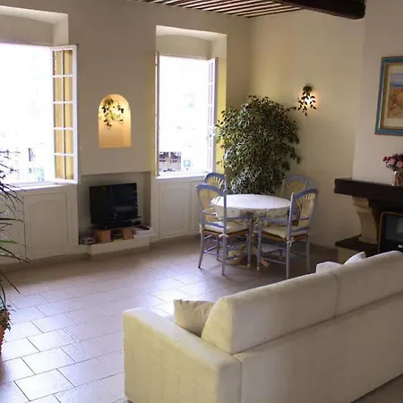 Charming Port View Studio: Steps From Palais, *
