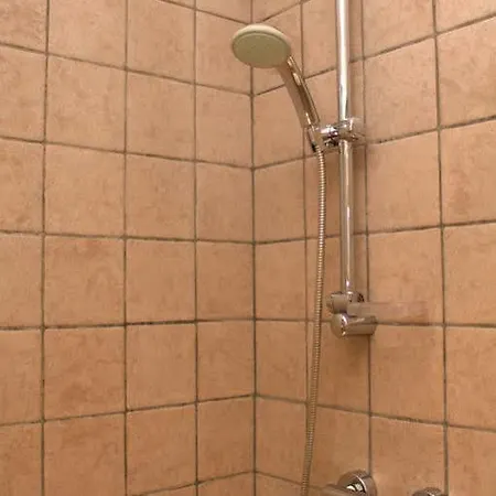 Very Charming On Port In A Short Walk To Palais With Aircon And Internet 411 *