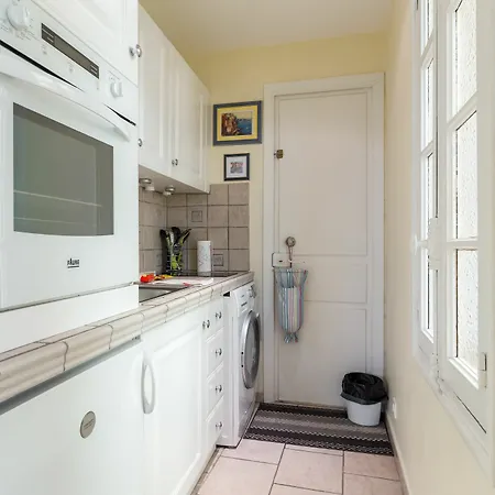 Charming Port View Studio: Steps From Palais, *