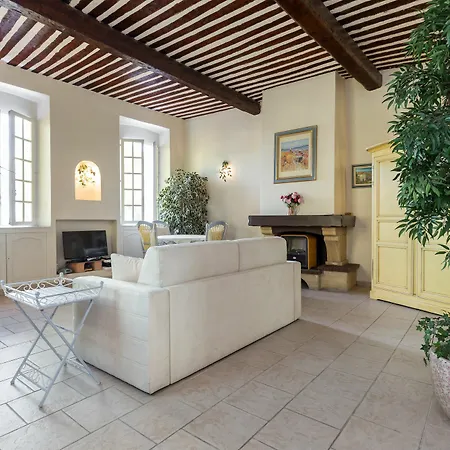 Charming Port View Studio: Steps From Palais, Cannes