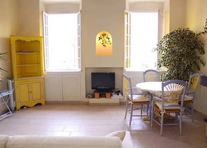 Very Charming On Port In A Short Walk To Palais With Aircon And Internet 411 Apartment *