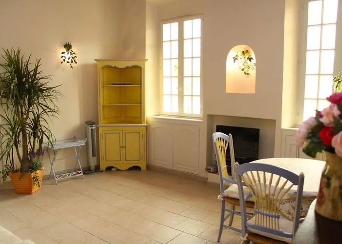 Very Charming On Port In A Short Walk To Palais With Aircon And Internet 411 Apartment *