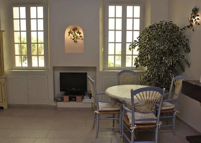 Very Charming On Port In A Short Walk To Palais With Aircon And Internet 411 Apartment *