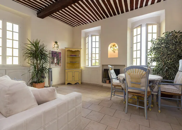 Apartment Very Charming On Port In A Short Walk To Palais With Aircon And Internet 411 Cannes