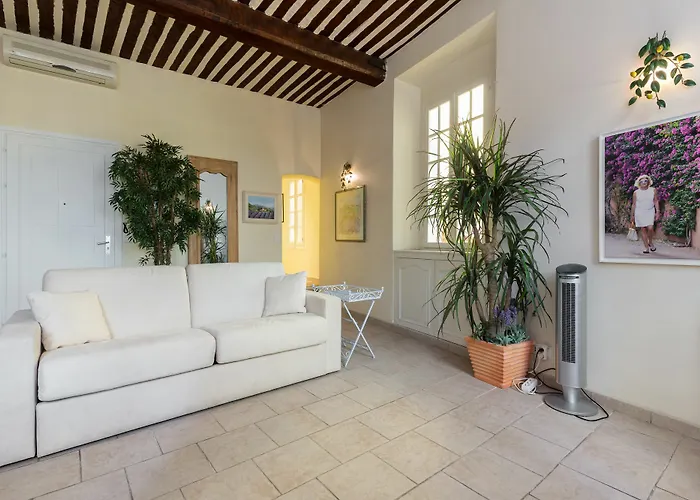 Very Charming On Port In A Short Walk To Palais With Aircon And Internet 411 Cannes