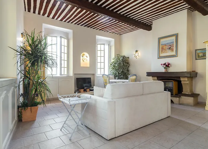 Very Charming On Port In A Short Walk To Palais With Aircon And Internet 411 Apartment